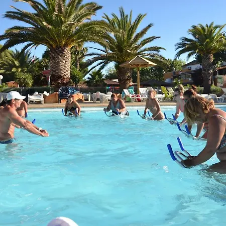 Camping Les Salisses Campingplatz Vias