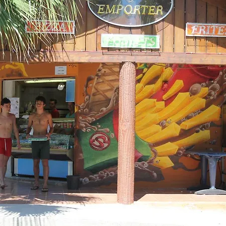 Camping Les Salisses مكان تخييم 4*