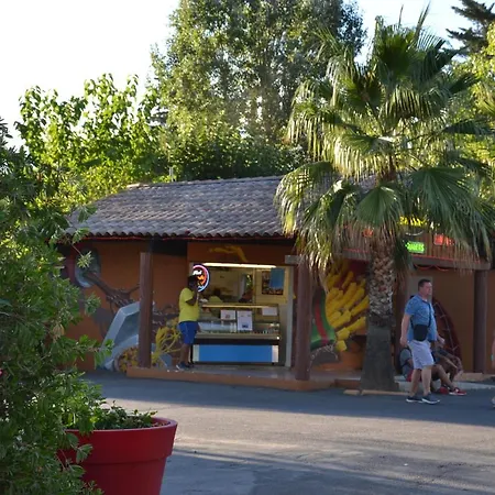 Camping Les Salisses مكان تخييم فيا