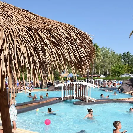 Camping Les Salisses مكان تخييم